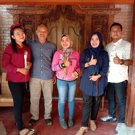 Rumah Ukhi Guest House Cebongan Экстерьер фото