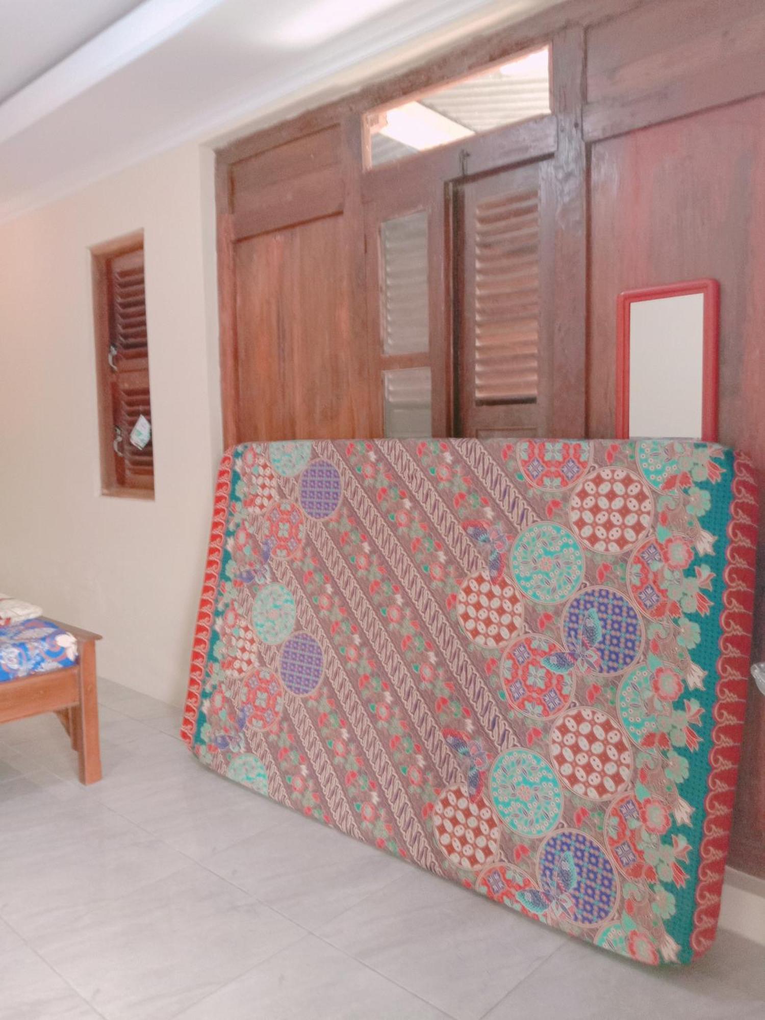 Rumah Ukhi Guest House Cebongan Экстерьер фото