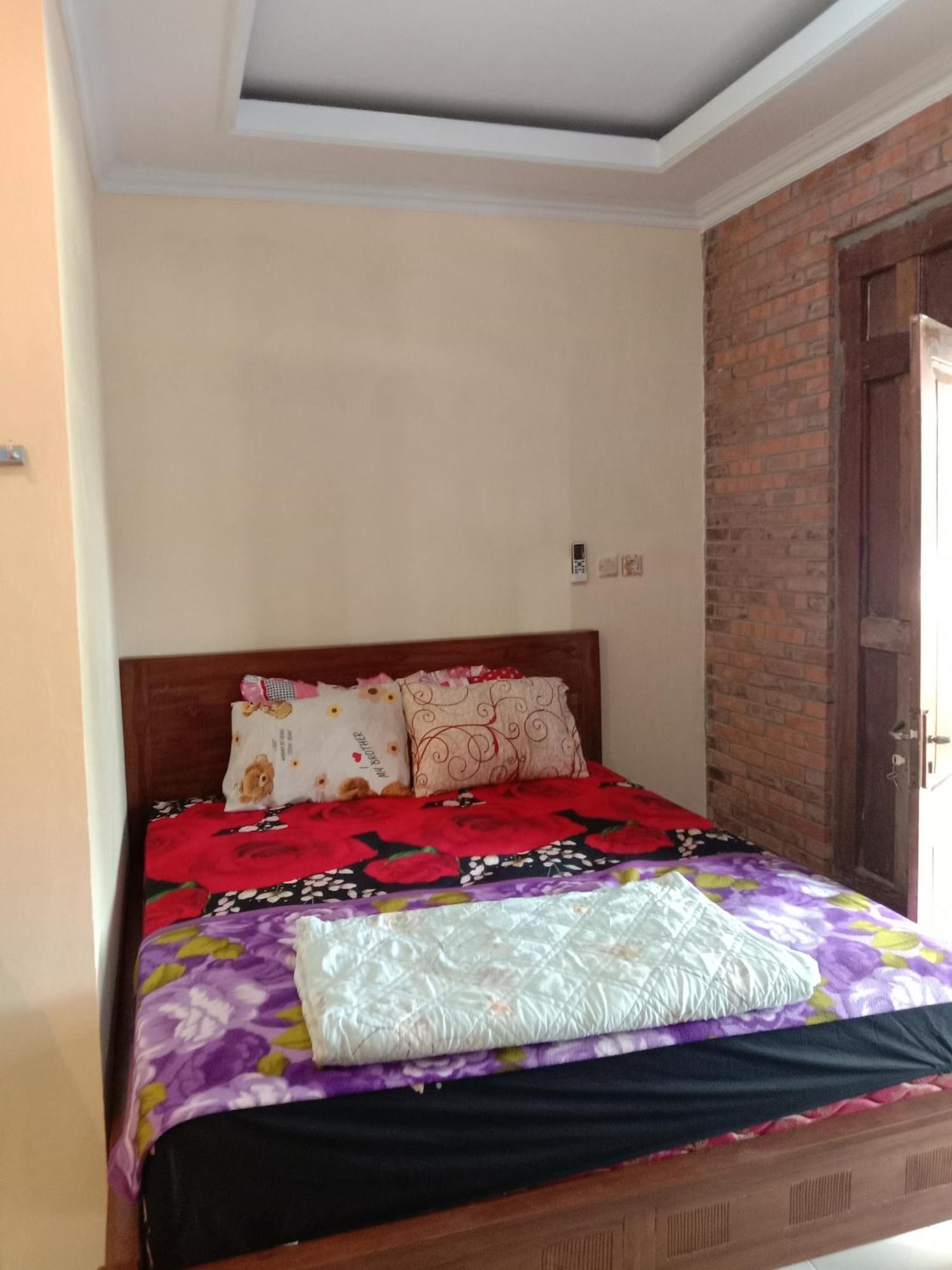 Rumah Ukhi Guest House Cebongan Экстерьер фото