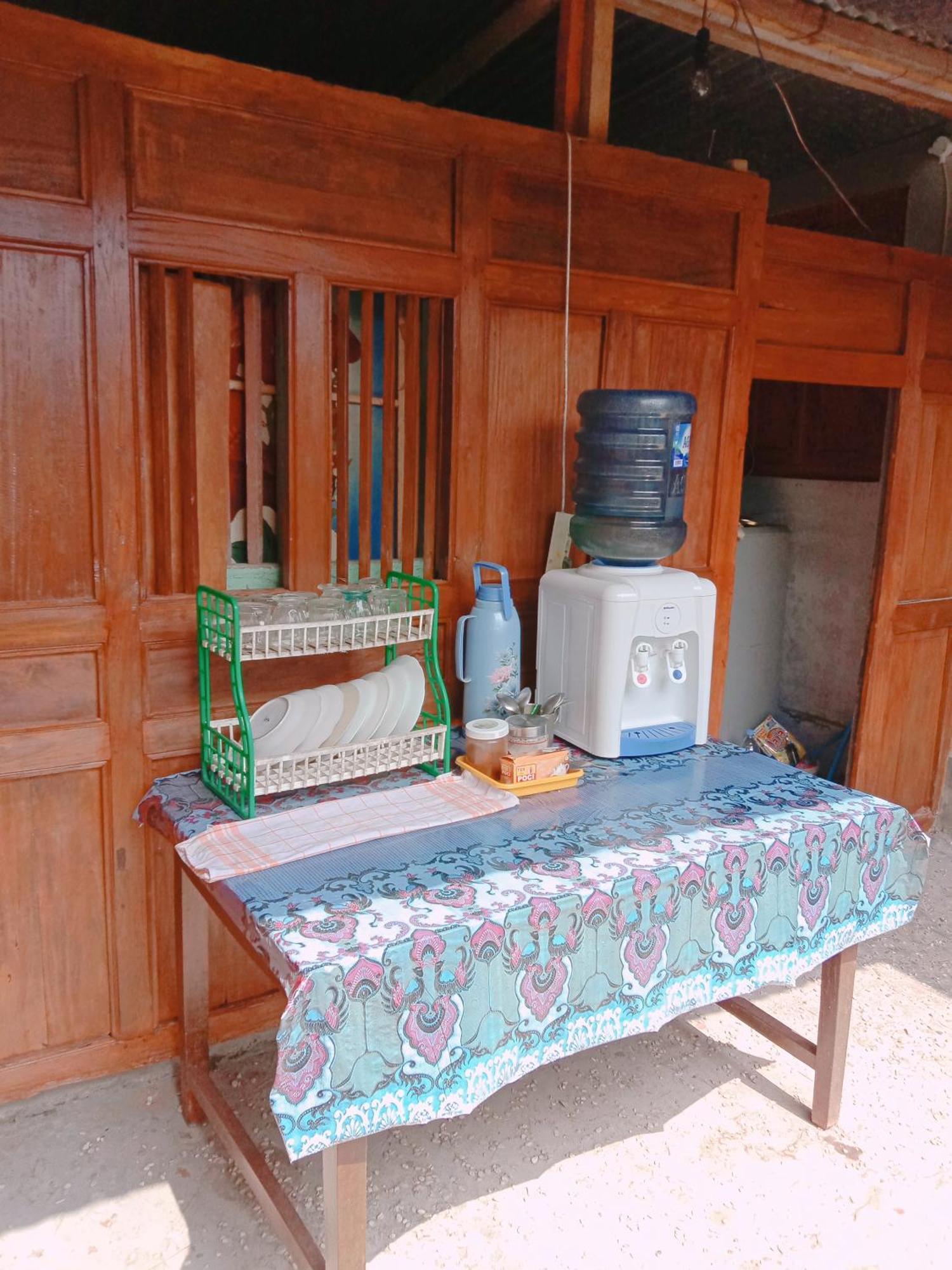 Rumah Ukhi Guest House Cebongan Экстерьер фото