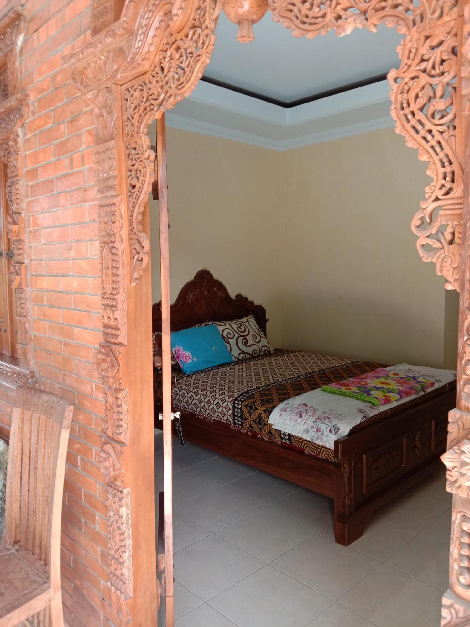 Rumah Ukhi Guest House Cebongan Экстерьер фото