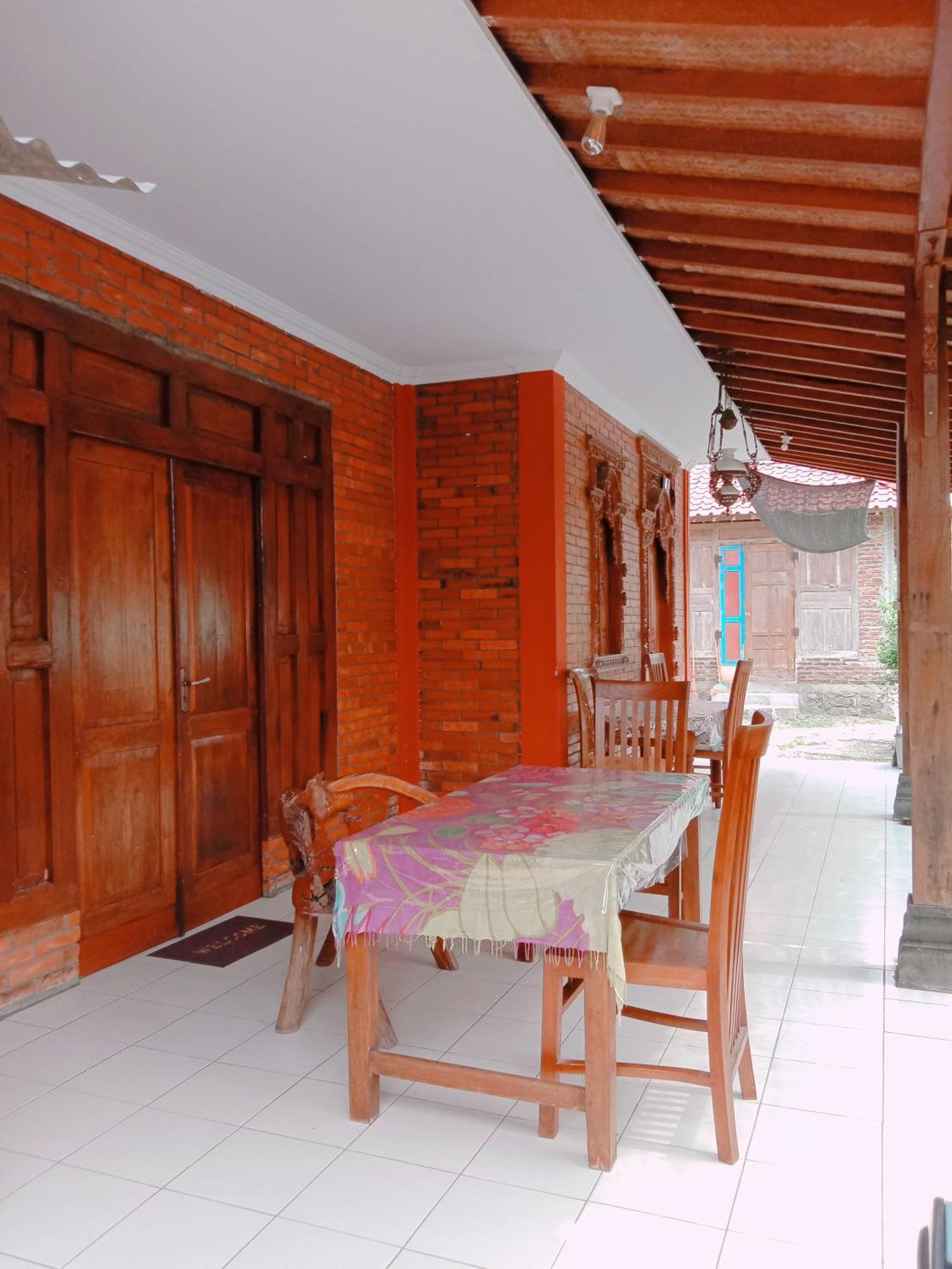 Rumah Ukhi Guest House Cebongan Экстерьер фото