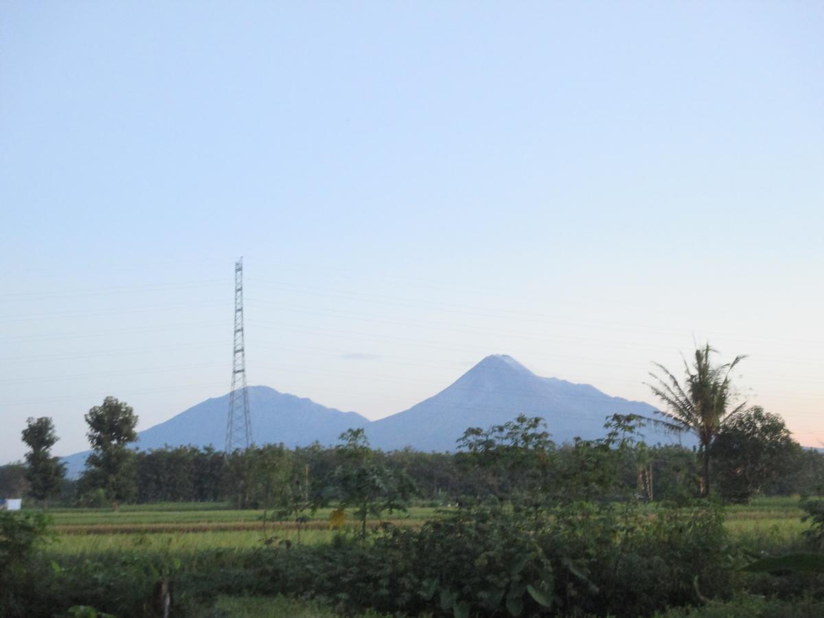 Rumah Ukhi Guest House Cebongan Экстерьер фото