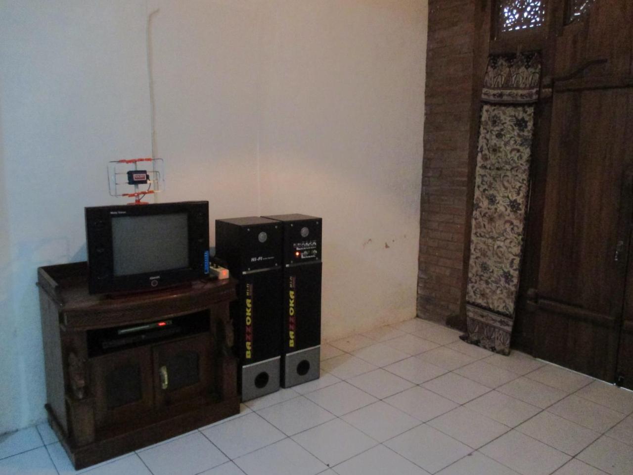Rumah Ukhi Guest House Cebongan Экстерьер фото
